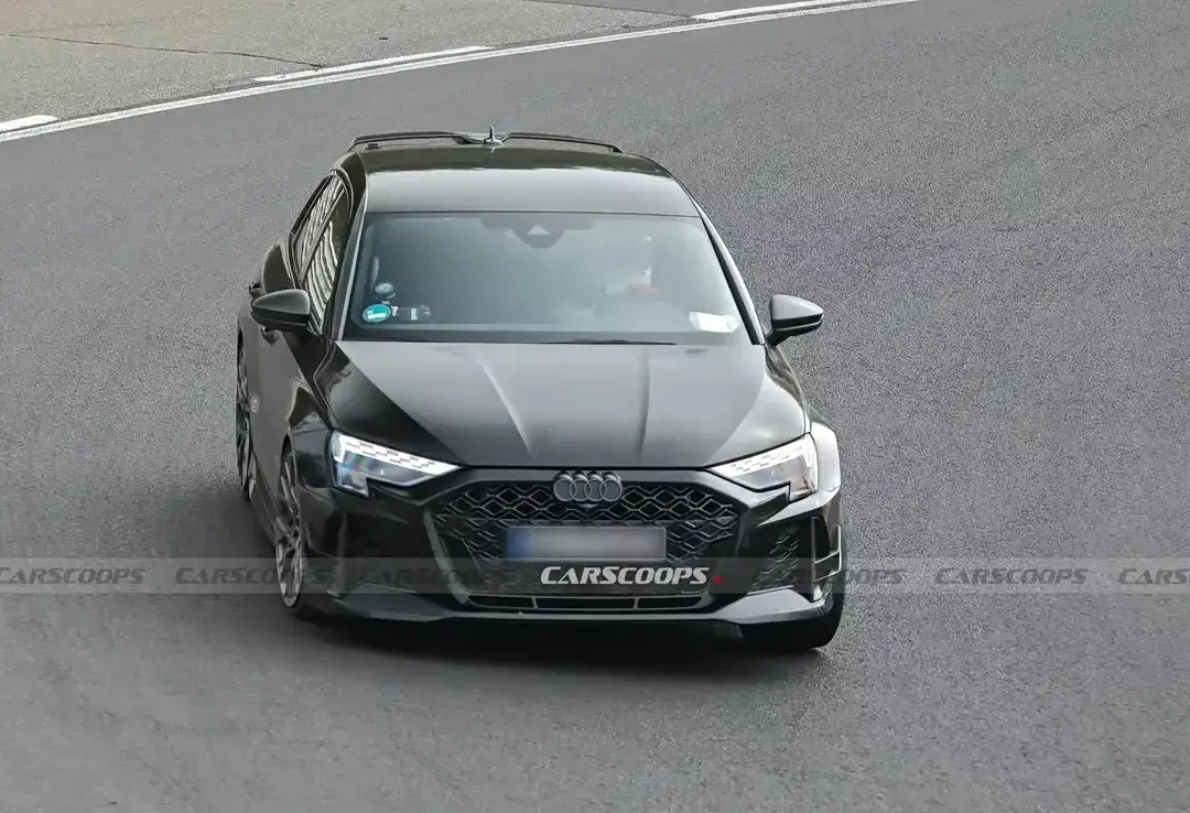  碳纤维扰流板加持！奥迪RS 3 Sportback谍照，或定名RS 3 GT